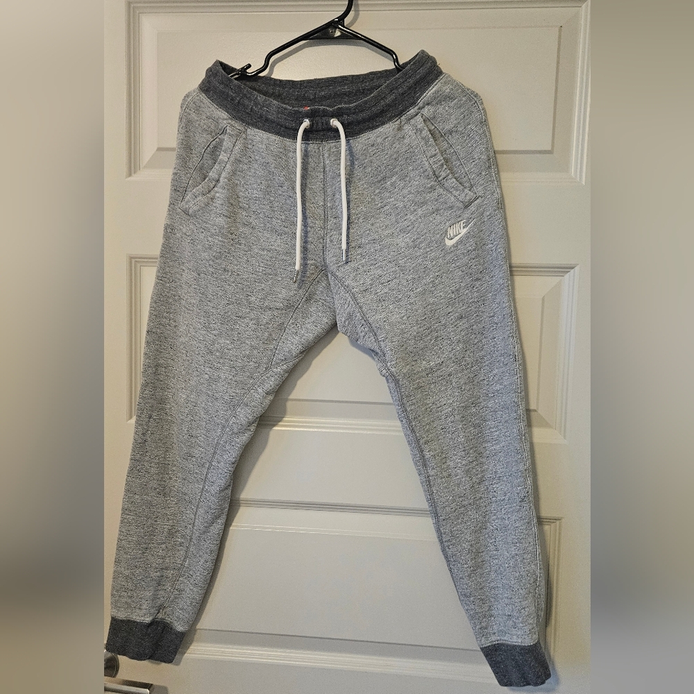 Women's NIKE Cotton Joggers. Grey. 100%cotton Size Small